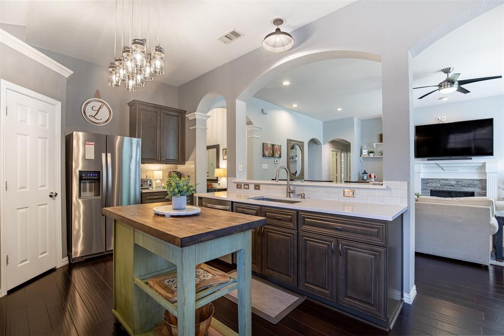 6425 Radslow Drive Frisco, TX 75035 - Photo 15 of 34 Kitchen featuring arched walkways.