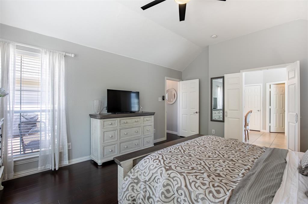 6425 Radslow Drive Frisco, TX 75035 - Photo 19 of 34 Spacious primary suite with double door entry to en-suite bath.