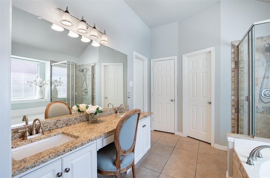 6425 Radslow Drive Frisco, TX 75035 - Photo 20 of 34 Luxury primary bath with dual sinks and vanity sitting area.