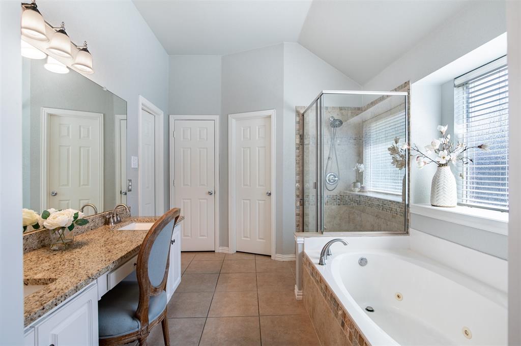 6425 Radslow Drive Frisco, TX 75035 - Photo 21 of 34 Luxury primary bath with soaking tub and separate shower.