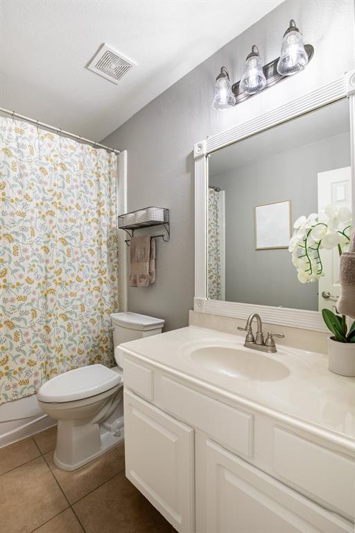 6425 Radslow Drive Frisco, TX 75035 - Photo 26 of 34 Secondary full bath with tub/shower combo.