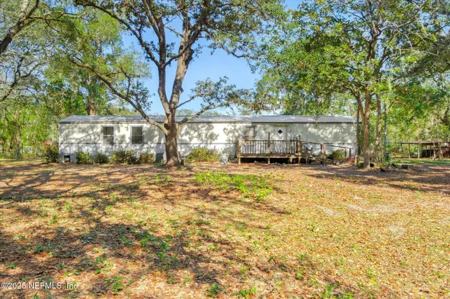 a view of a yard with a tree