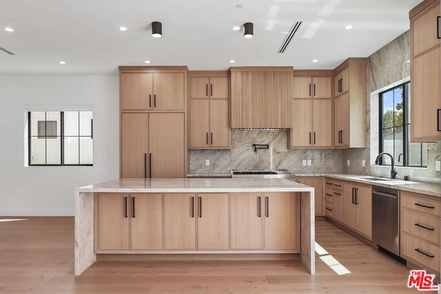 $10,500 | 5917 Rhodes Avenue, Valley Village, CA 91607