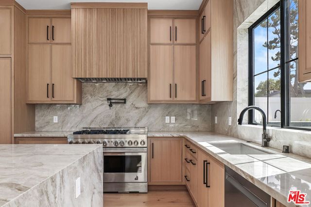 $10,500 | 5917 Rhodes Avenue, Valley Village, CA 91607