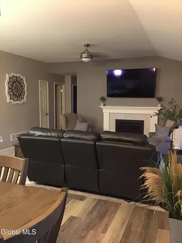 $415,900 | 12 Jared Court, Colonie, NY 12047