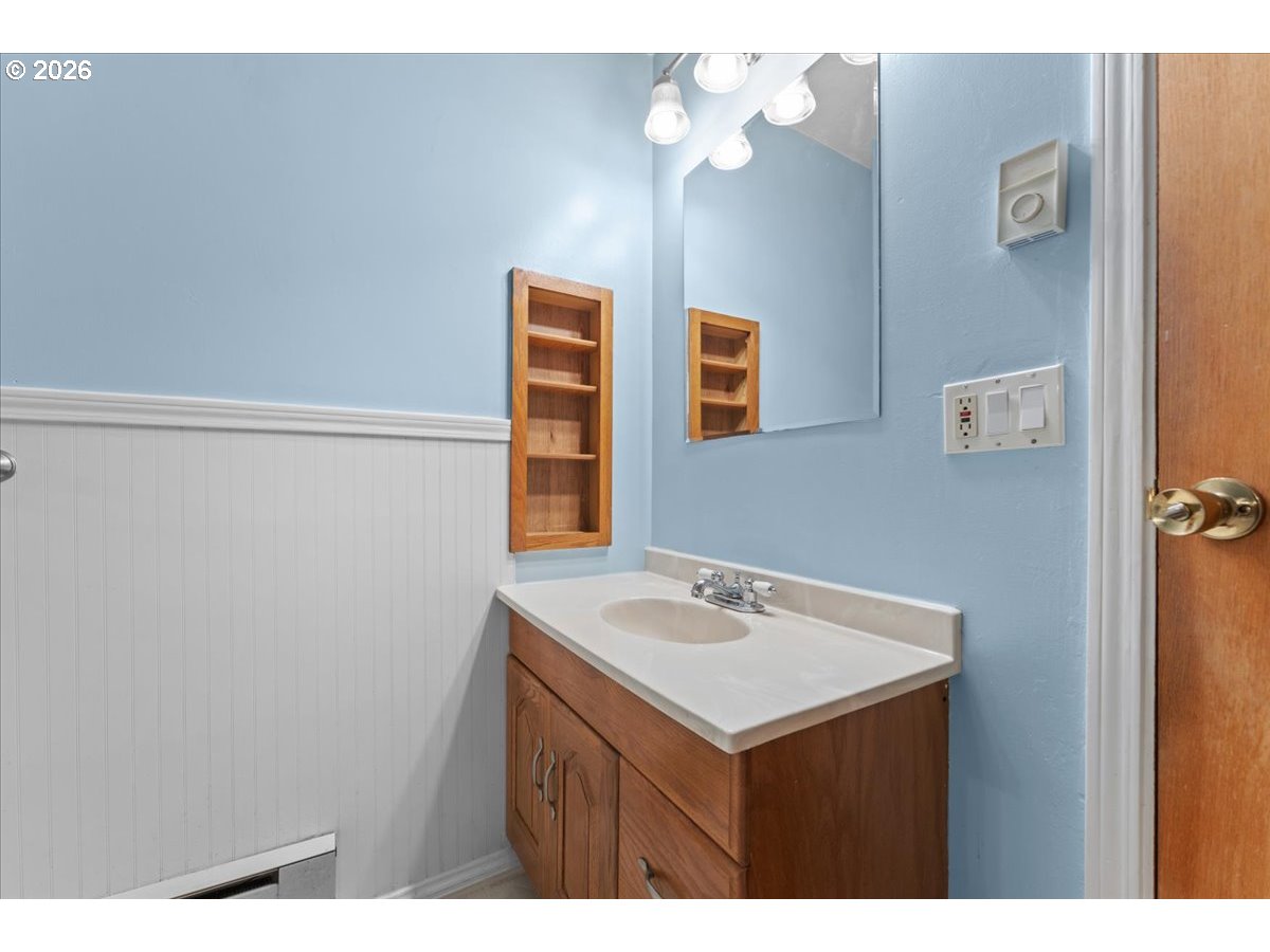 7413 Southeast Pine Street Portland, OR 97215 - Photo 23 of 48
