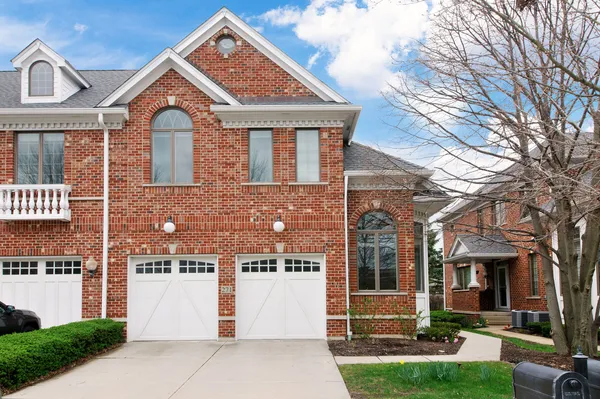 $650,000 | 271 Arbor Glen Boulevard, Unit 271, Schaumburg, IL 60195