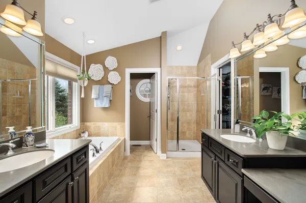 $650,000 | 271 Arbor Glen Boulevard, Unit 271, Schaumburg, IL 60195