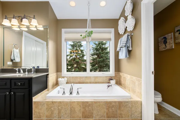 $650,000 | 271 Arbor Glen Boulevard, Unit 271, Schaumburg, IL 60195