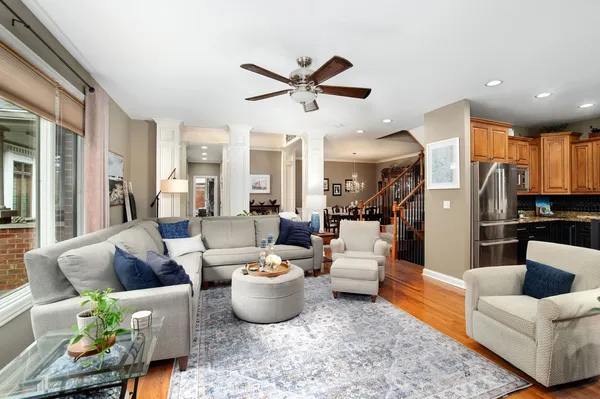 $650,000 | 271 Arbor Glen Boulevard, Unit 271, Schaumburg, IL 60195