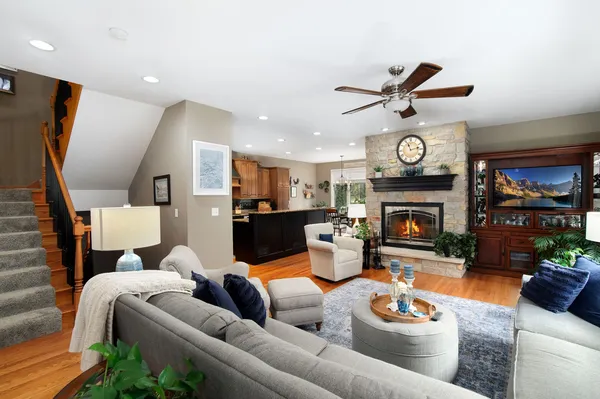 $650,000 | 271 Arbor Glen Boulevard, Unit 271, Schaumburg, IL 60195