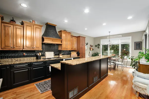 $650,000 | 271 Arbor Glen Boulevard, Unit 271, Schaumburg, IL 60195