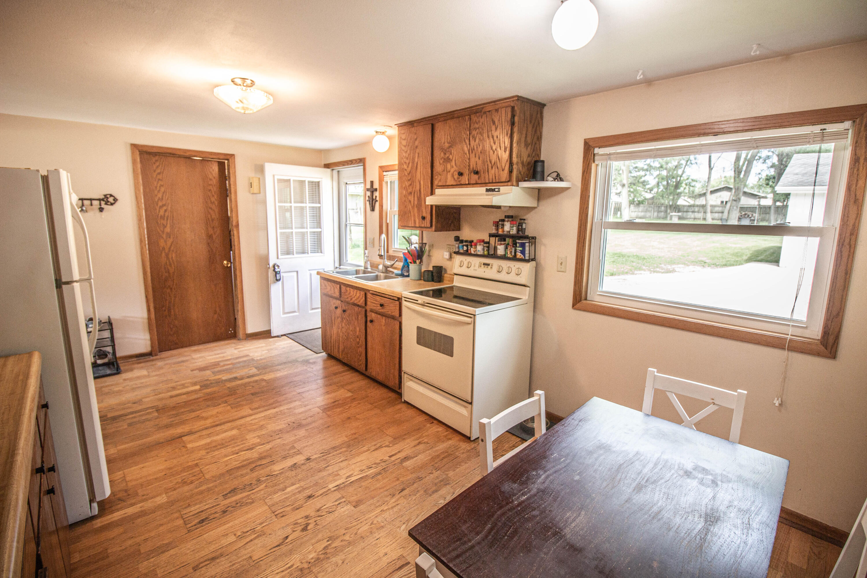 518 Steepleview Road, Unit 520 Newburg, WI 53095 - Photo 7 of 56 Right Side (518) - Kitchen