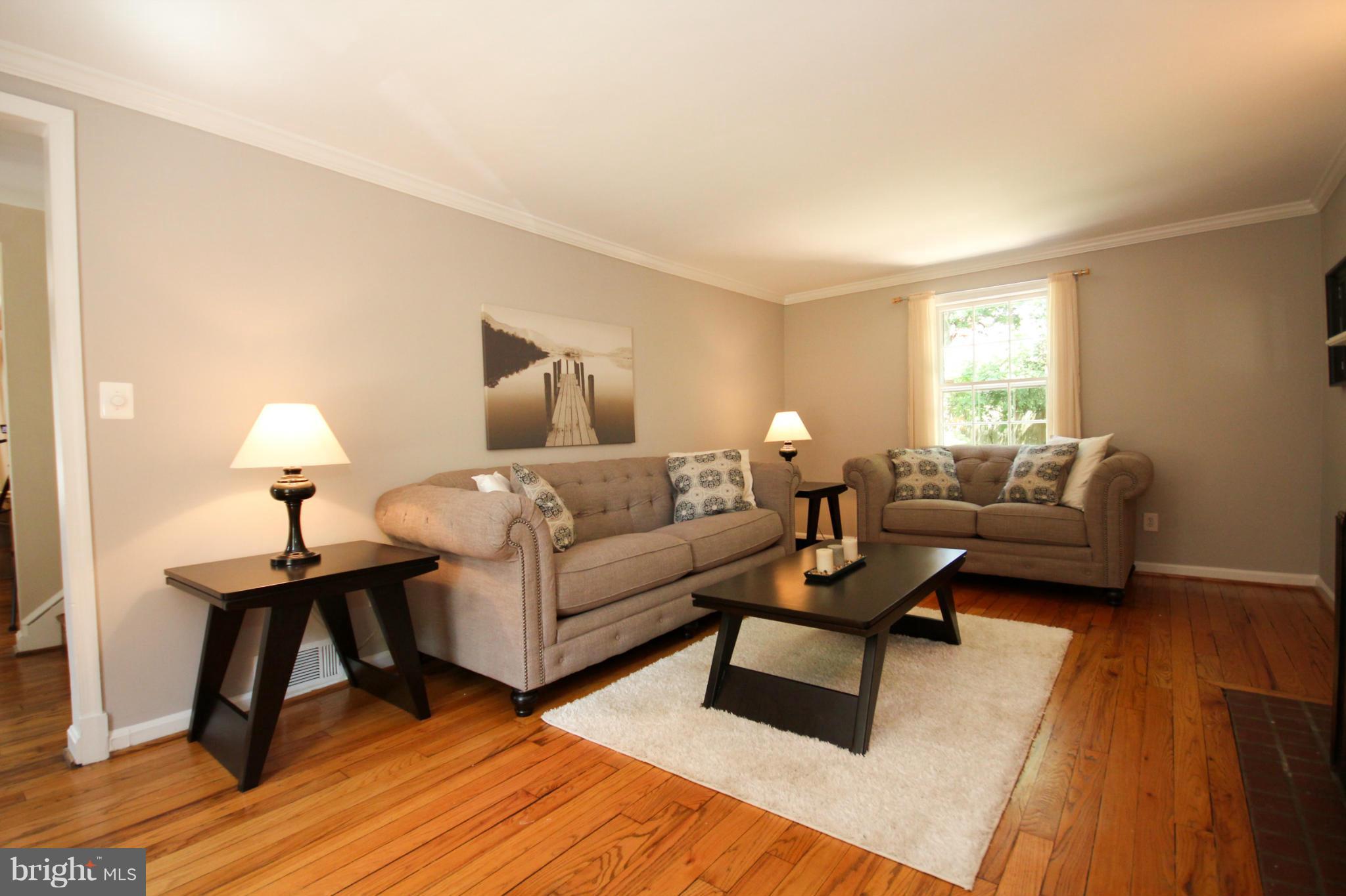 9523 Thornhill Road Silver Spring, MD 20901 - Photo 3 of 30 Living Room