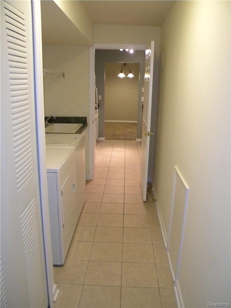 3585 Oakmonte Boulevard, Unit 58 Rochester, MI 48306 - Photo 31 of 43 DSCN9613.JPG
