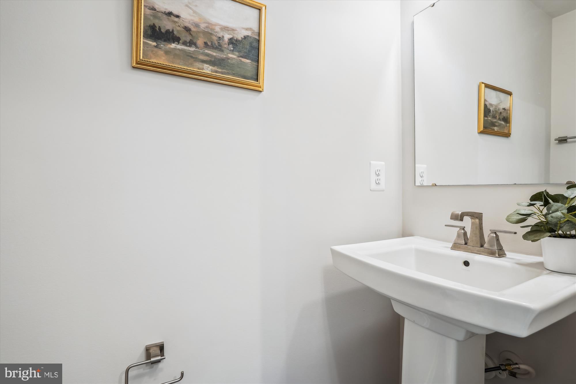 18004 Red Cedar Road Dumfries, VA 22026 - Photo 11 of 47 Main level powder room