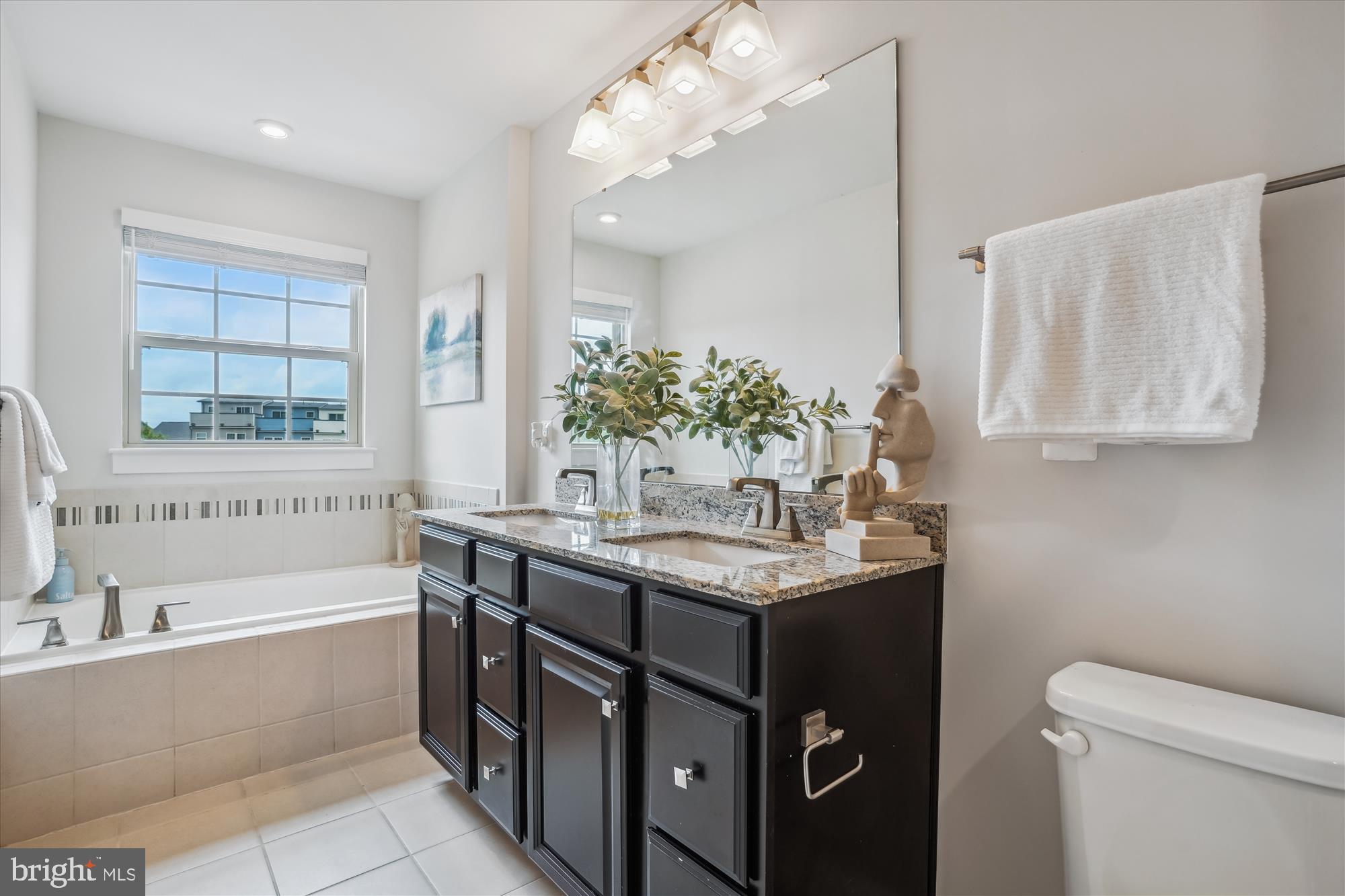 18004 Red Cedar Road Dumfries, VA 22026 - Photo 15 of 47 Plus a soaking tub!