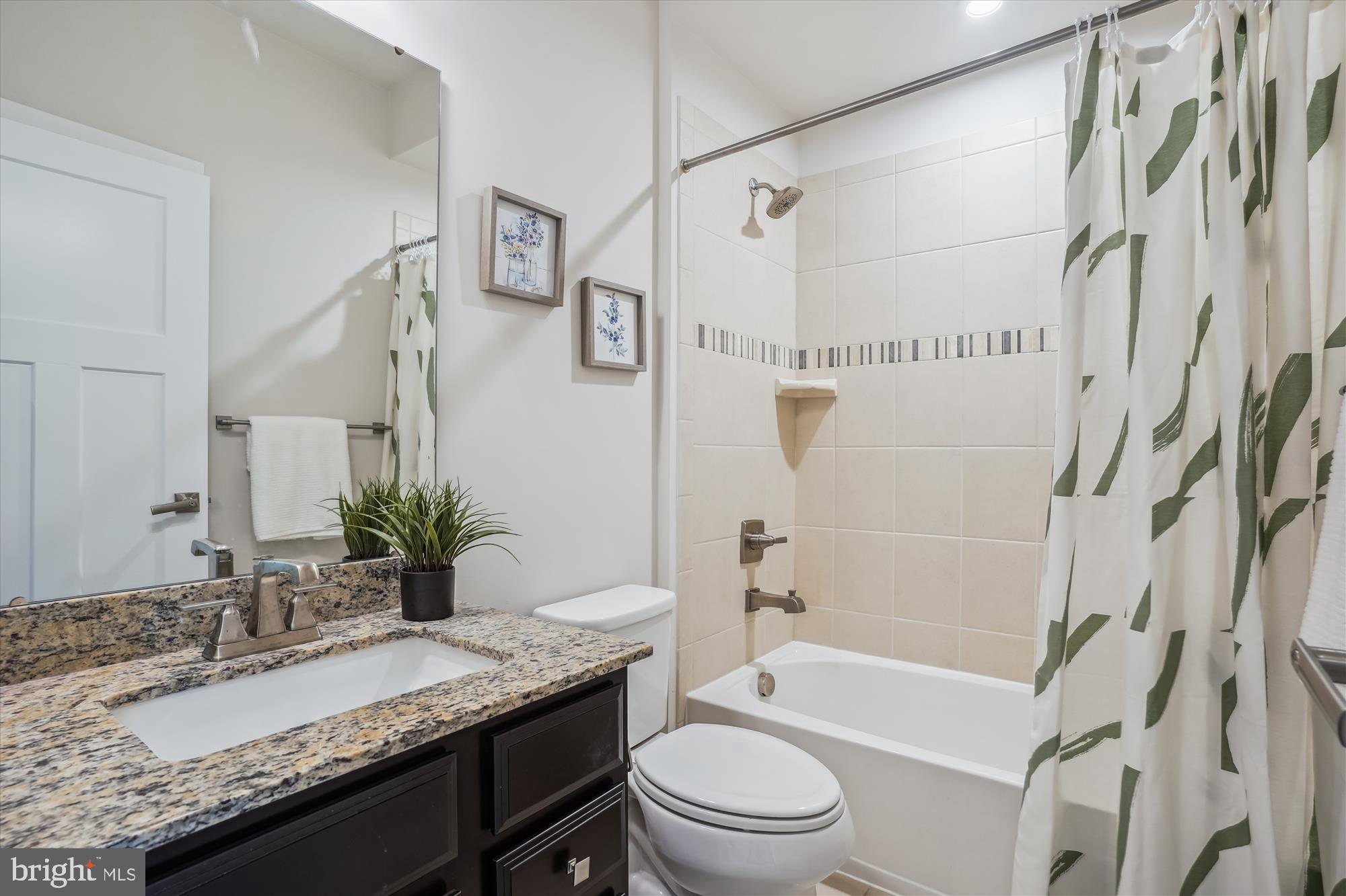 18004 Red Cedar Road Dumfries, VA 22026 - Photo 19 of 47 Full bath in the hall