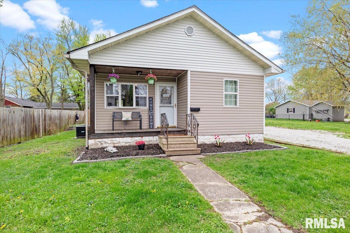 506 West Walnut Street Gillespie, IL 62033 - Photo 2 of 25