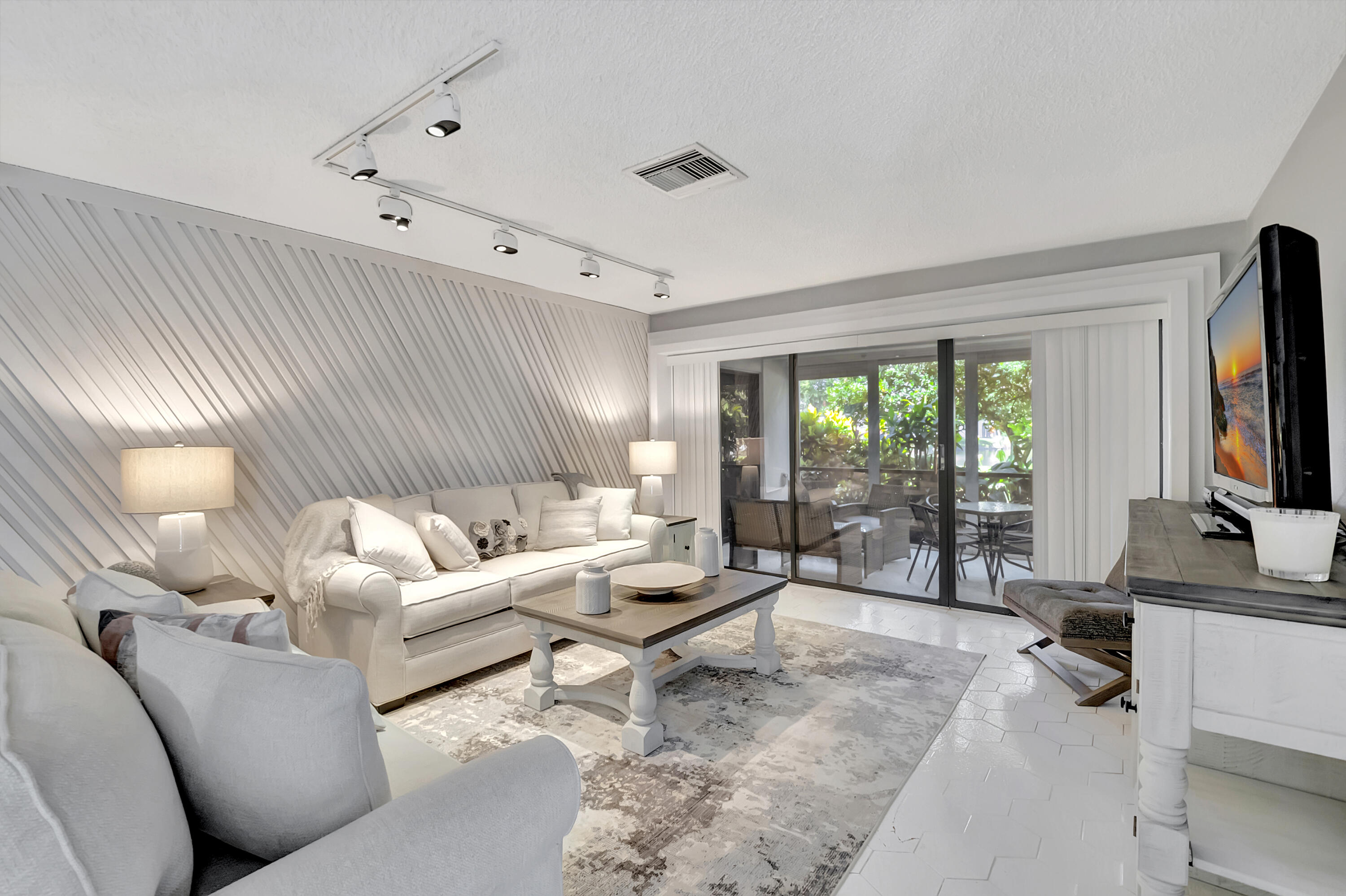 101 Bridgewood Court Boca Raton, FL 33434 - Photo 2 of 68 DT (27)