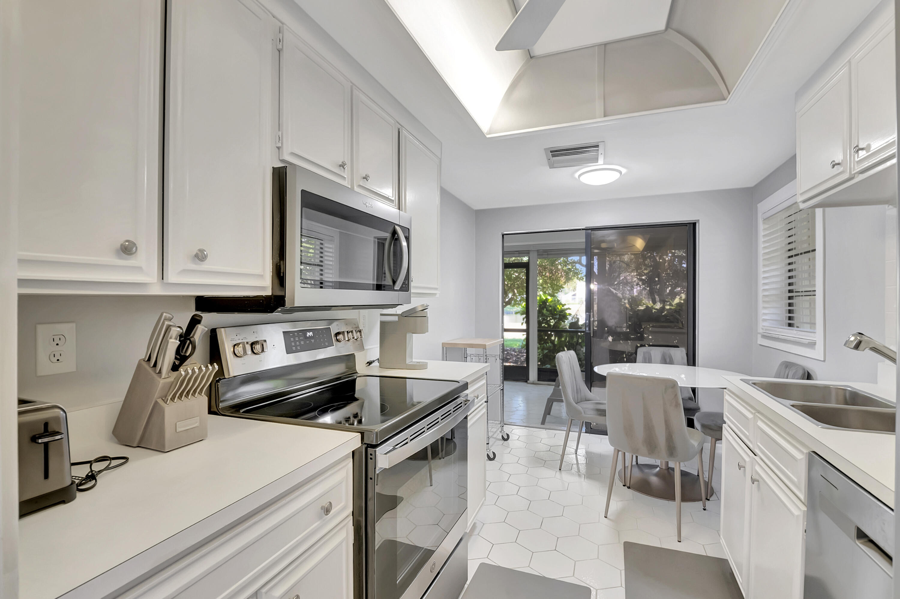 101 Bridgewood Court Boca Raton, FL 33434 - Photo 3 of 68 DT (42)