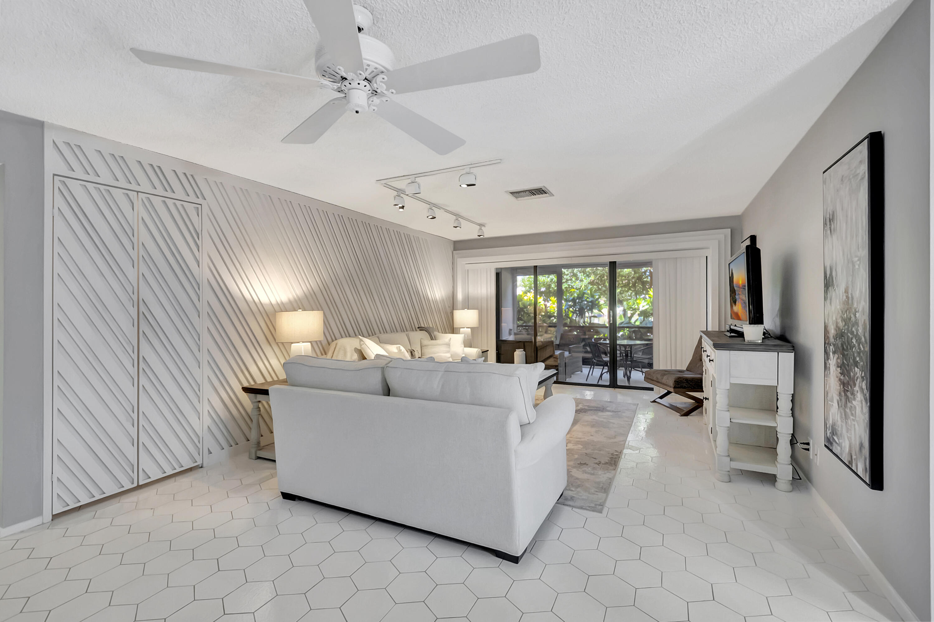101 Bridgewood Court Boca Raton, FL 33434 - Photo 10 of 68 DT (17)