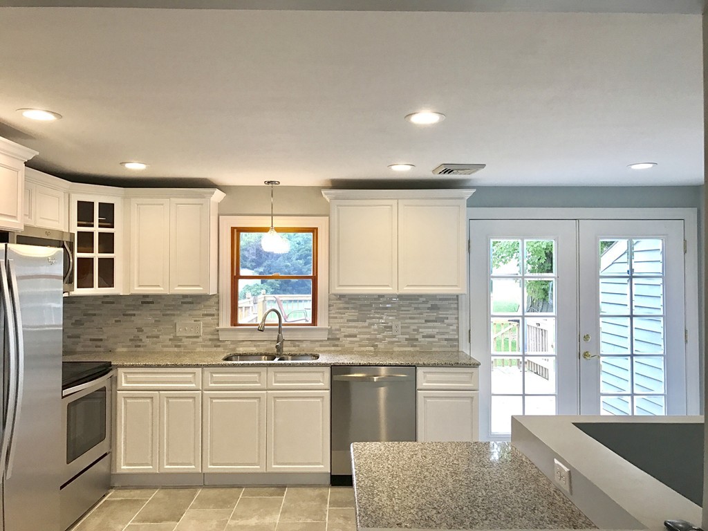264 Mandalay Road Chicopee, MA 01020 - Photo 7 of 23 Gallery Image 7
