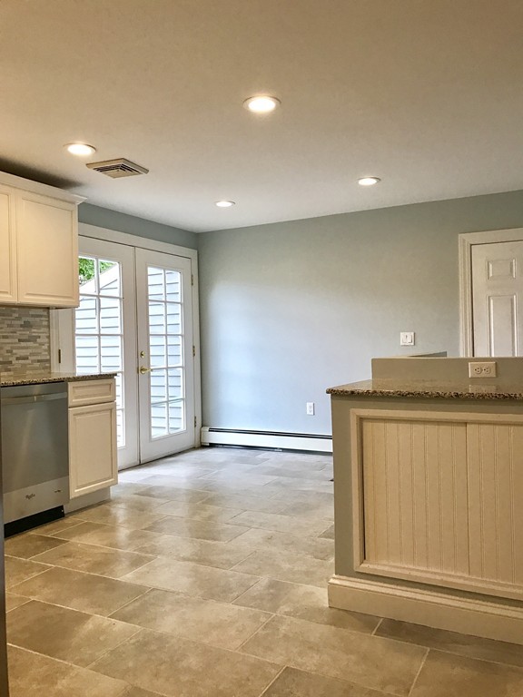 264 Mandalay Road Chicopee, MA 01020 - Photo 9 of 23 Gallery Image 9
