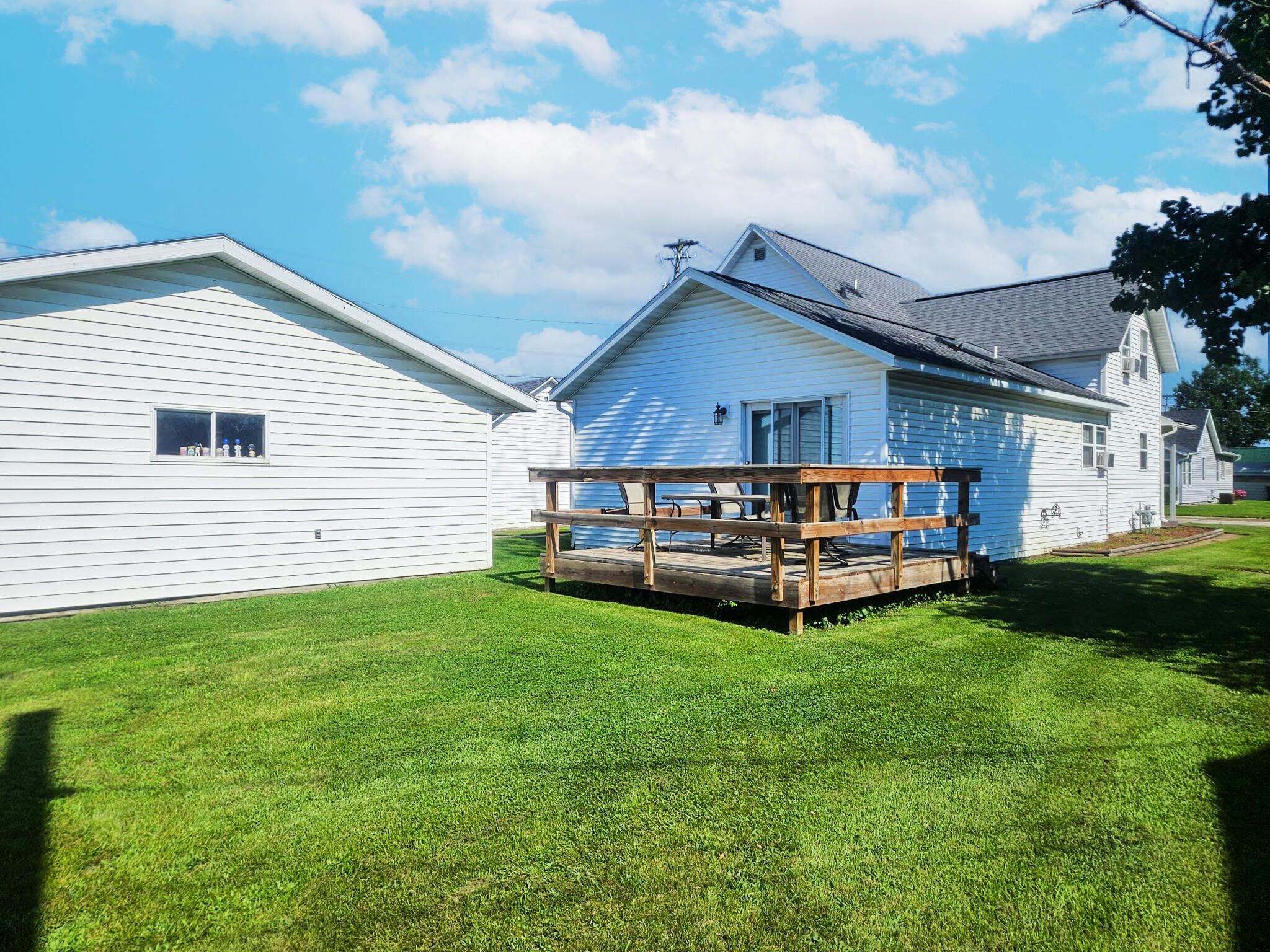 514 East Iowa Street Prairie du Chien, WI 53821 - Photo 17 of 18 Backyard