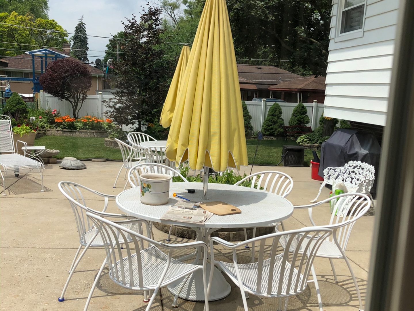 1026 Fortuna Avenue Park Ridge, IL 60068 - Photo 11 of 43 a view of a patio with a table and chairs