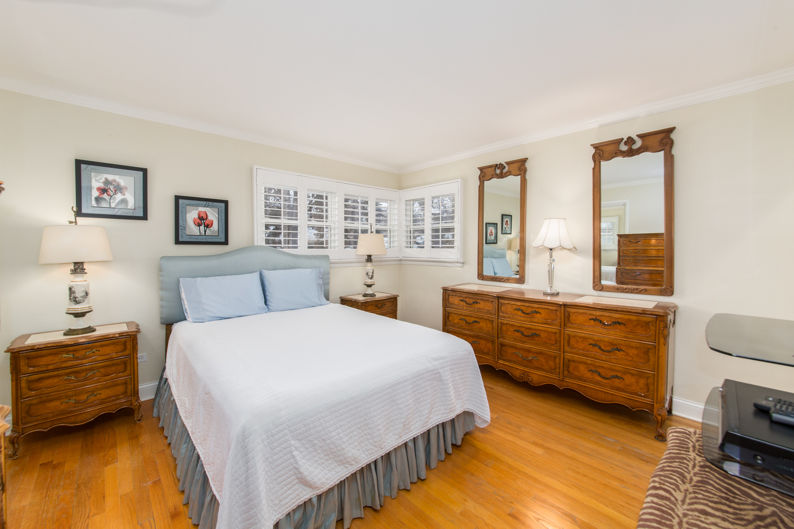 1026 Fortuna Avenue Park Ridge, IL 60068 - Photo 16 of 43 a bedroom with a bed and a window