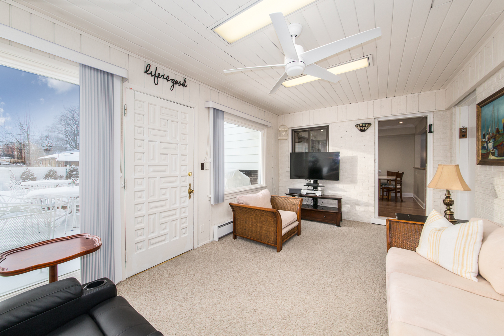 1026 Fortuna Avenue Park Ridge, IL 60068 - Photo 6 of 43 a living room with furniture