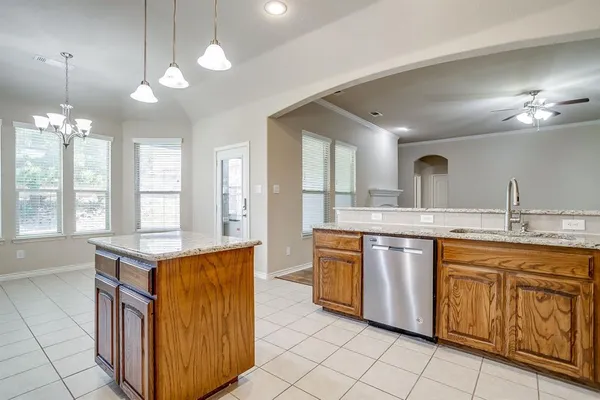$359,900 | 2209 Caroline Drive, Weatherford, TX 76087