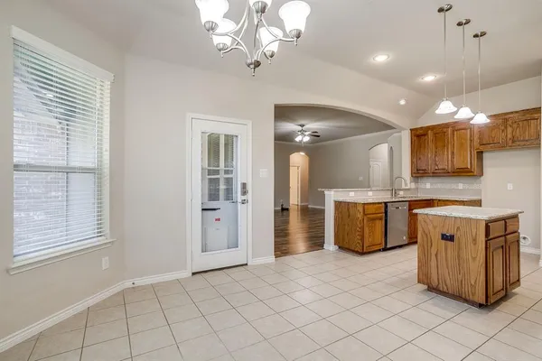 $359,900 | 2209 Caroline Drive, Weatherford, TX 76087