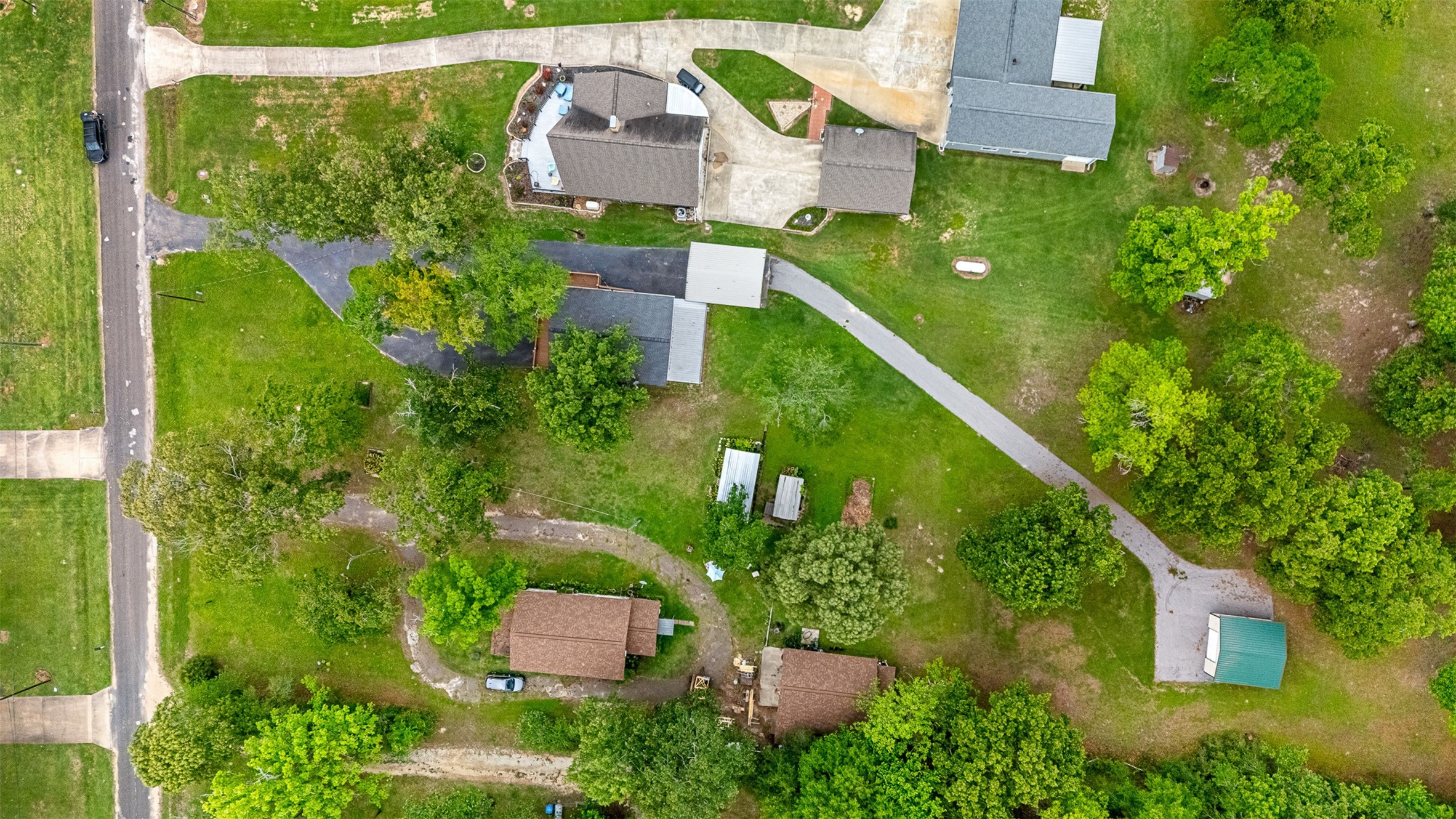 439 Lakeview Harbor Onalaska, TX 77360 - Photo 20 of 43 an aerial view of residential house with outdoor space and trees all around