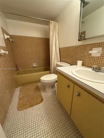 $140,000 | 135 Northeast 202nd Terrace, Unit N32, Miami Gardens, FL 33179