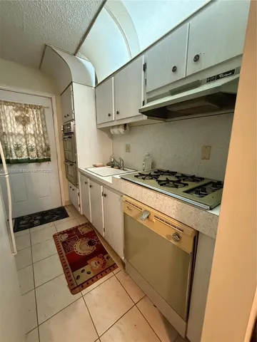 $140,000 | 135 Northeast 202nd Terrace, Unit N32, Miami Gardens, FL 33179