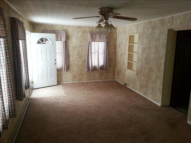 2917 North Custer Road Monroe, MI 48162 - Photo 3 of 13 Livingroom