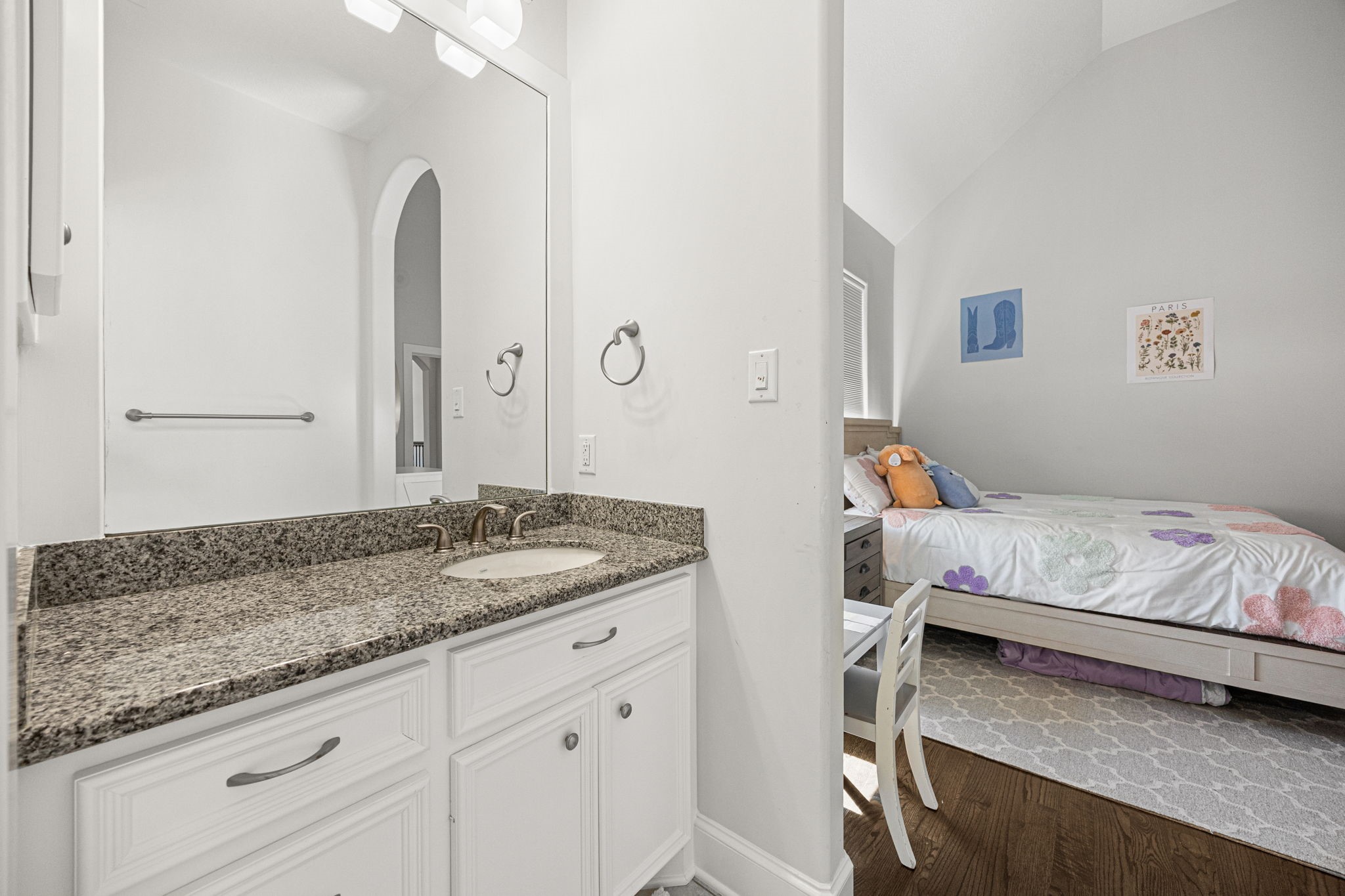 5119 Locust Street Bellaire, TX 77401 - Photo 36 of 47