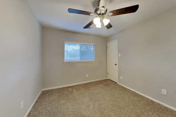 $2,100 | 4935 Pecan Grove Drive, Pearland, TX 77584