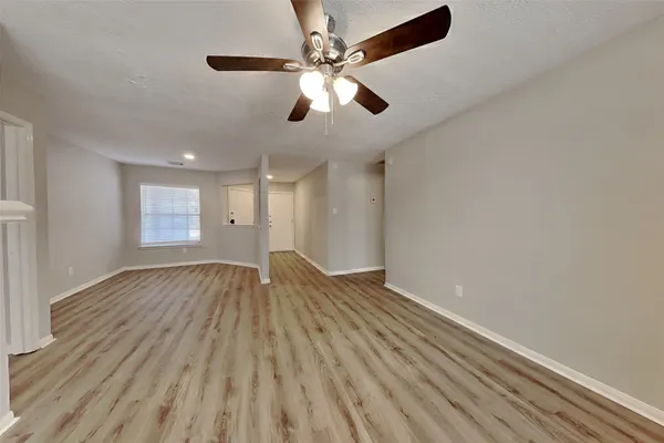 $2,100 | 4935 Pecan Grove Drive, Pearland, TX 77584