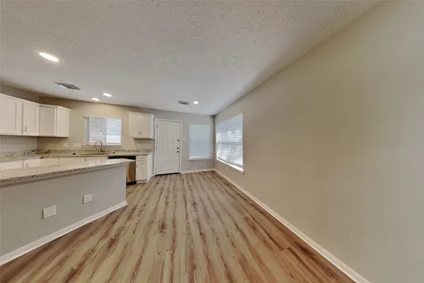 $2,100 | 4935 Pecan Grove Drive, Pearland, TX 77584