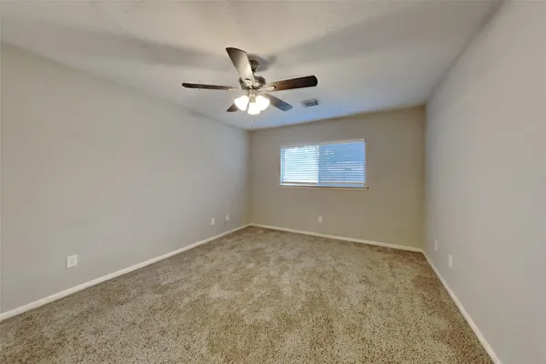 $2,100 | 4935 Pecan Grove Drive, Pearland, TX 77584