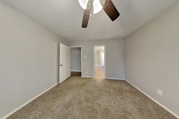 $2,100 | 4935 Pecan Grove Drive, Pearland, TX 77584