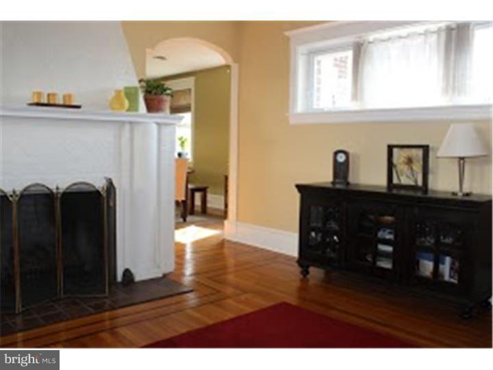 277 Orchard Road Springfield, PA 19064 - Photo 3 of 20 Living Room