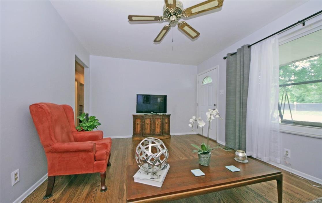 4642 Weber Road St. Louis, MO 63123 - Photo 3 of 14 Gallery Image 3