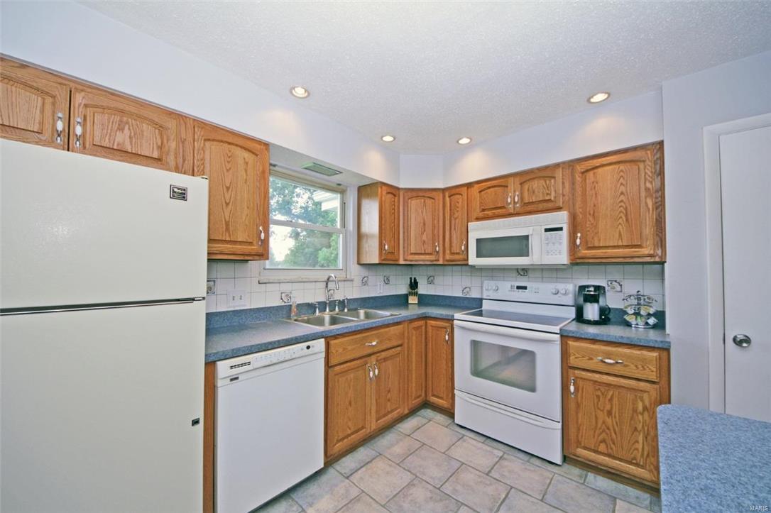 4642 Weber Road St. Louis, MO 63123 - Photo 5 of 14 Gallery Image 5