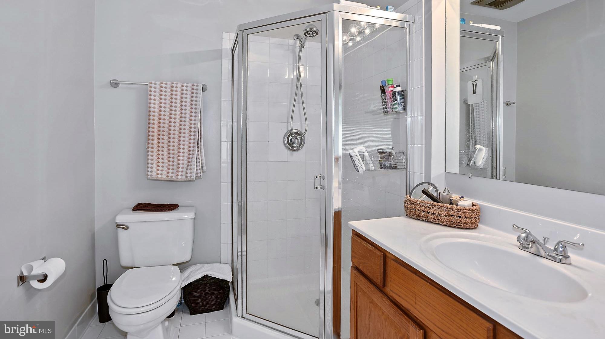 12062 Edgemere Circle Reston, VA 20190 - Photo 16 of 29 a bathroom with a sink toilet and shower