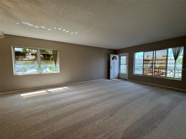 $1,700 | 2402 Ecuadorian Way, Unit 40, Clearwater, FL 33763