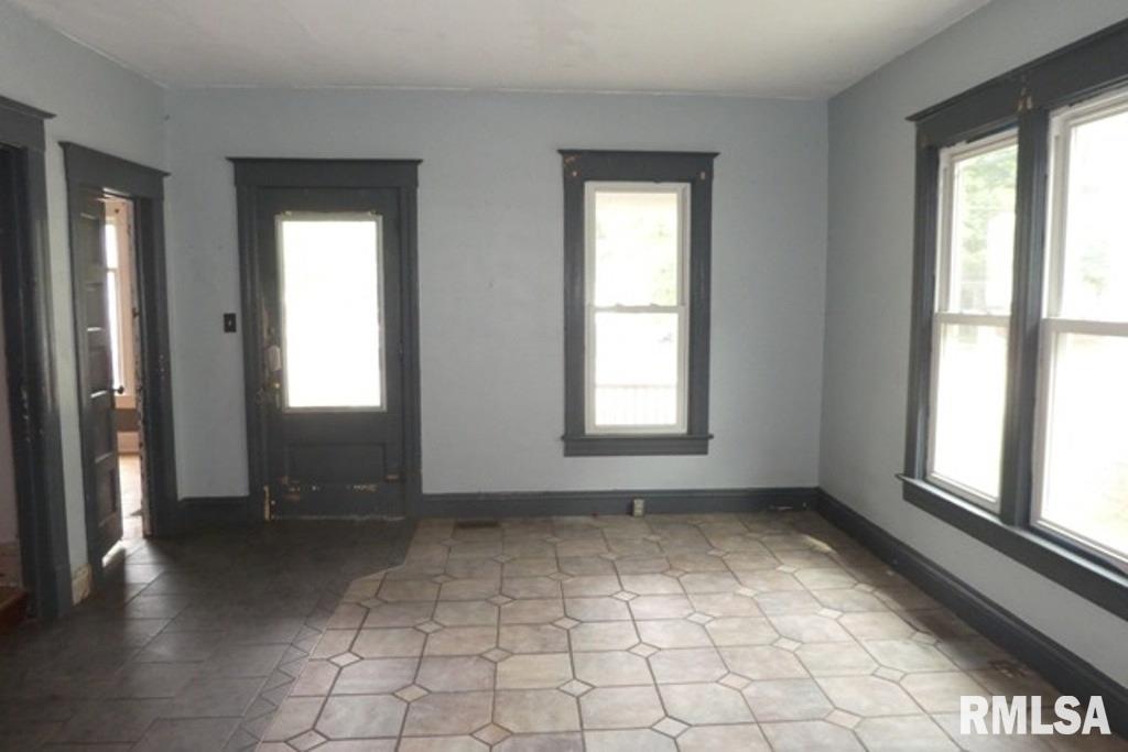 1607 South Pasfield Street Springfield, IL 62704 - Photo 3 of 18 Gallery Image 3